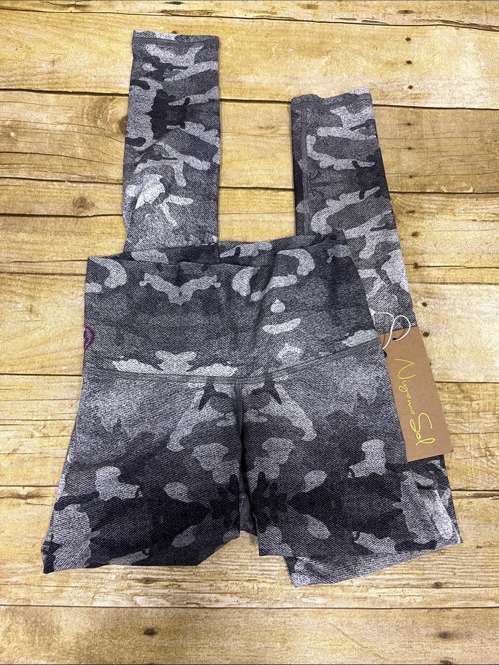 NWT Niyama Sol camo print leggings. Size S